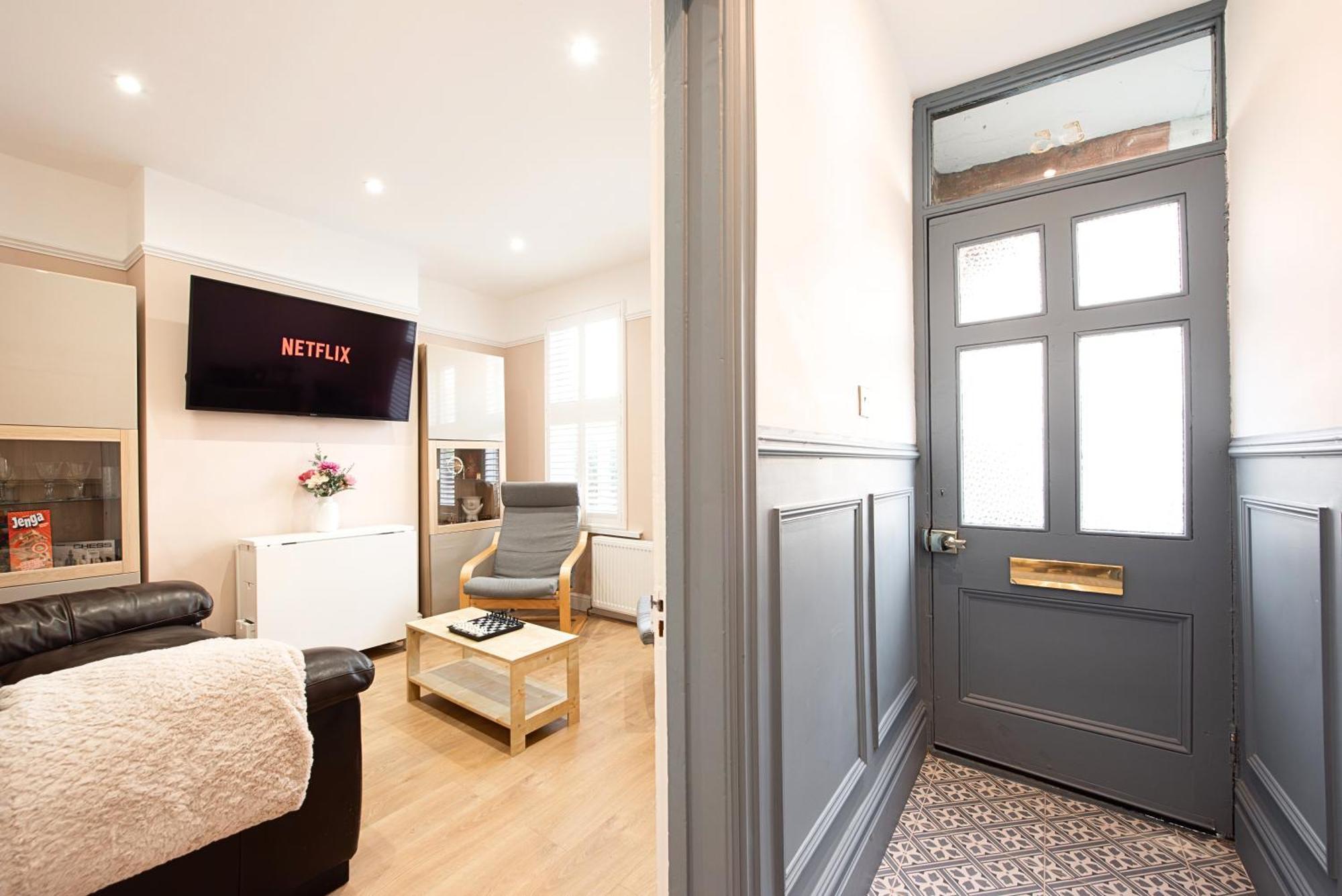 Victorian 2Br Apartment, King Beds, Fast Wifi, Near Shops, Cafes & Transport, E17 Londen Buitenkant foto
